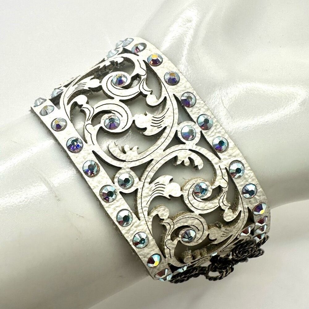 Novelโa white leatherโrhinestone bracelet